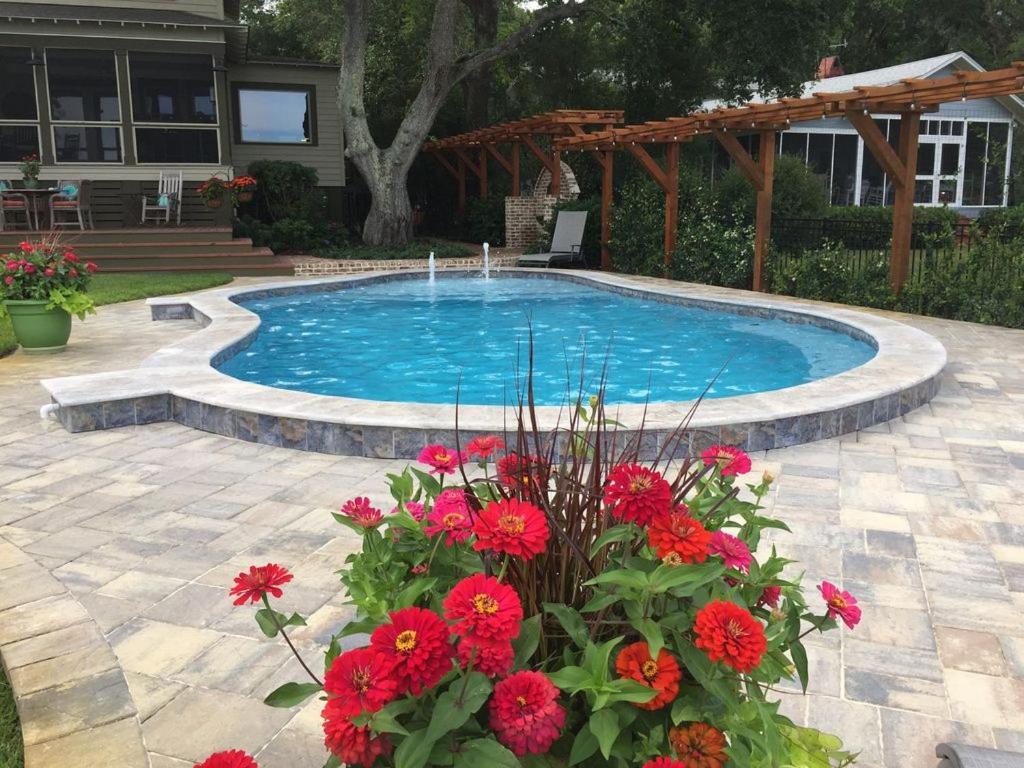 לינה וארוחת בוקר מורלס אינלט Waterside Retreat מראה חיצוני תמונה