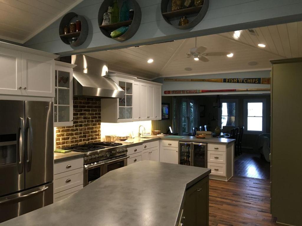 לינה וארוחת בוקר מורלס אינלט Waterside Retreat מראה חיצוני תמונה